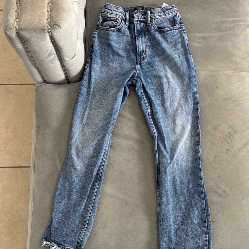 🔟DEAL… Abercrombie & Fitch Ultra High Rise Blue Jeans